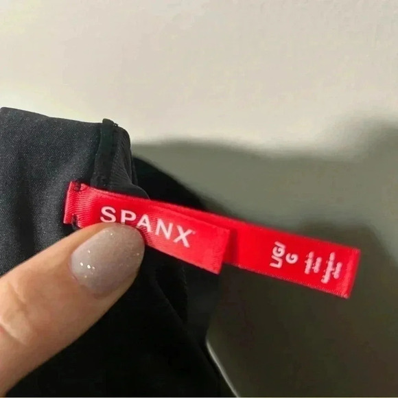 NWOT SPANX OnCore High-Waisted Mid-Thigh Short L - Picture 6 of 7